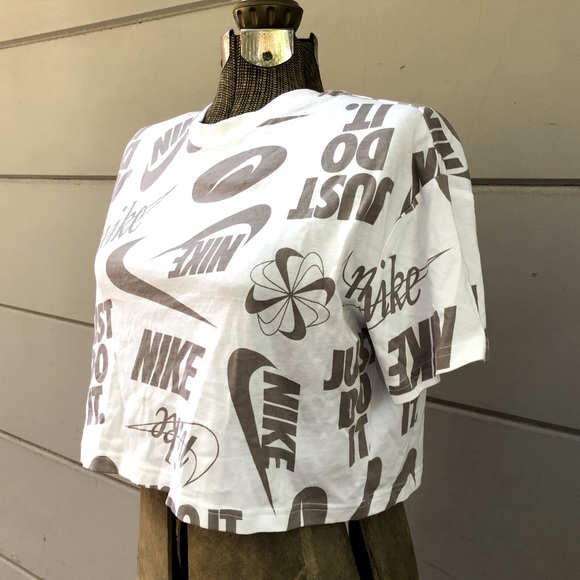 Nike ‘Logo Splash’ Cropped T-Shirt, Size M - Picture 4 of 7